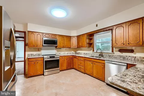 Kitchen - 2705 Fallston Rd, Fallston, MD 21047 photo 8 of 11