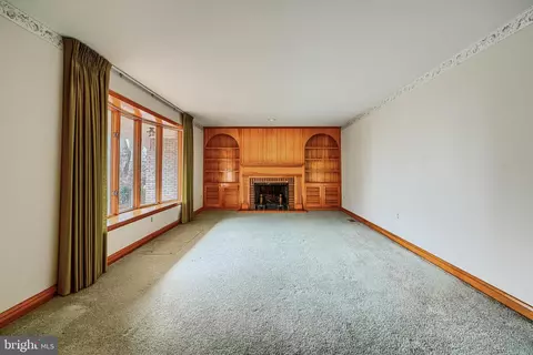 Living - 2705 Fallston Rd, Fallston, MD 21047 photo 3 of 14