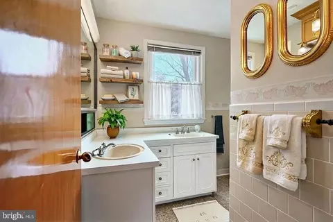 Bath - 2705 Fallston Rd, Fallston, MD 21047 photo 4 of 18