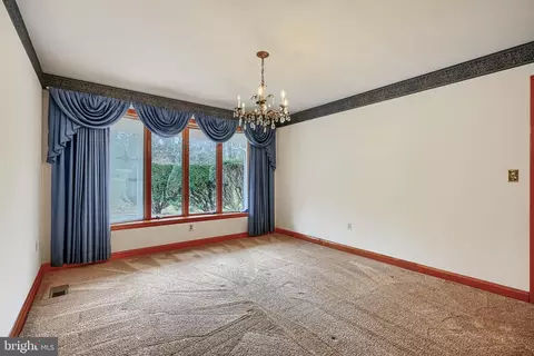 Living - 2705 Fallston Rd, Fallston, MD 21047 photo 7 of 14