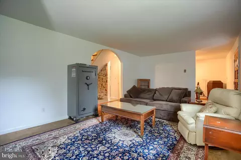Living - 422 Breslin Rd, Joppa, MD 21085 photo 2 of 3