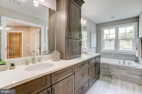 Bath - 4726 Carroll Manor Rd, Baldwin, MD 21013 photo 4 of 10