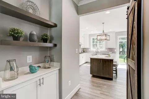Entry Way - 4726 Carroll Manor Rd, Baldwin, MD 21013 photo 4 of 7