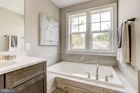 Bath - 4726 Carroll Manor Rd, Baldwin, MD 21013 photo 6 of 10