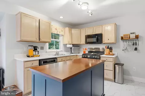 Kitchen - 339 Enfield Rd, Joppa, MD 21085 photo 3 of 4