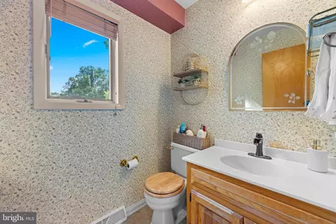 Bath - 3204 Bryson Ct, Baldwin, MD 21013 photo 1 of 4
