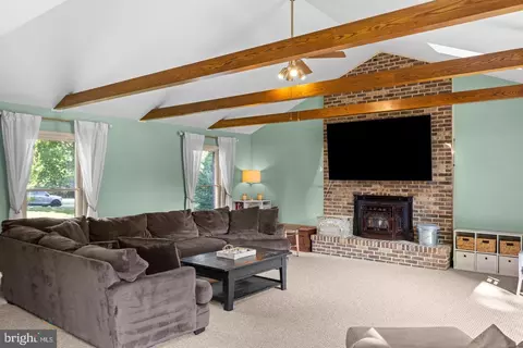 Living - 3204 Bryson Ct, Baldwin, MD 21013 photo 2 of 3