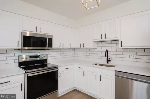 Kitchen - 309 Chimney Oak Dr, Joppa, MD 21085 photo 2 of 3