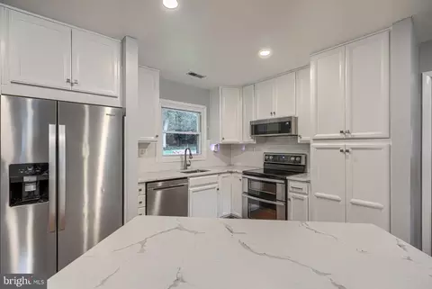 Kitchen - 410 Acadia Dr, Joppa, MD 21085 photo 2 of 3