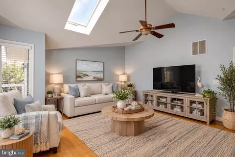 Living - 3 Old Sound Rd, Joppa, MD 21085 photo 2 of 5