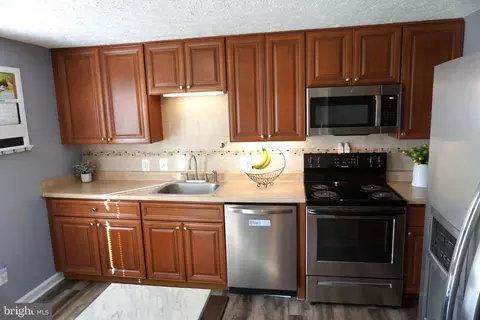 Kitchen - 100 Shell Cove Ct, Joppa, MD 21085 photo 2 of 6