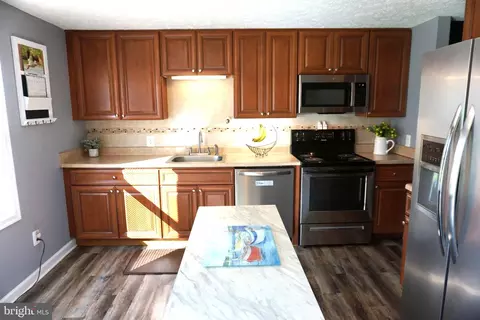 Kitchen - 100 Shell Cove Ct, Joppa, MD 21085 photo 5 of 6