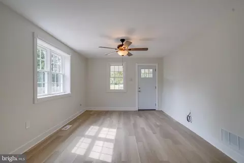 Living - 2100 Mountain Rd, Joppa, MD 21085 photo 5 of 8