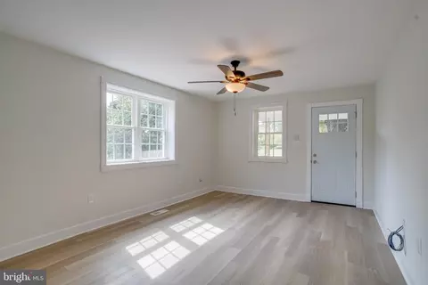 Living - 2100 Mountain Rd, Joppa, MD 21085 photo 6 of 8