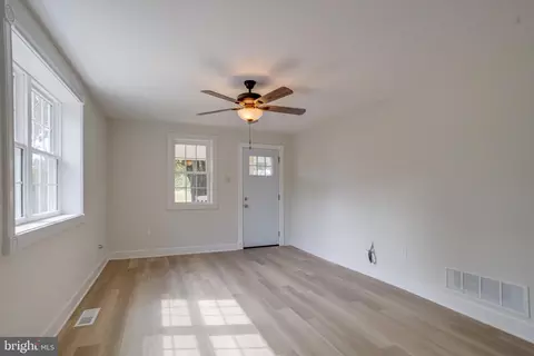 Living - 2100 Mountain Rd, Joppa, MD 21085 photo 4 of 8