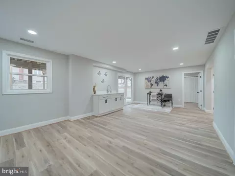 Living - 408 Garnett Rd, Joppa, MD 21085 photo 8 of 8