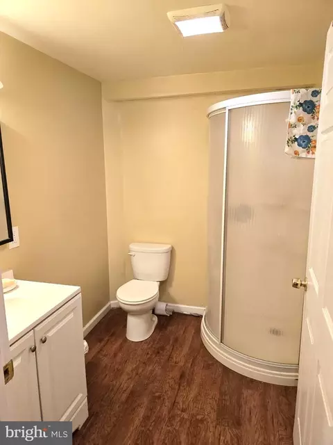 Bath - 412 Spry Island Rd, Joppa, MD 21085 photo 3 of 3