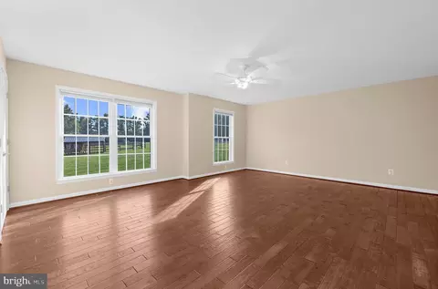 Living - 610 Stans Rd, Joppa, MD 21085 photo 5 of 7