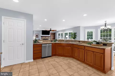 Kitchen - 610 Stans Rd, Joppa, MD 21085 photo 5 of 6