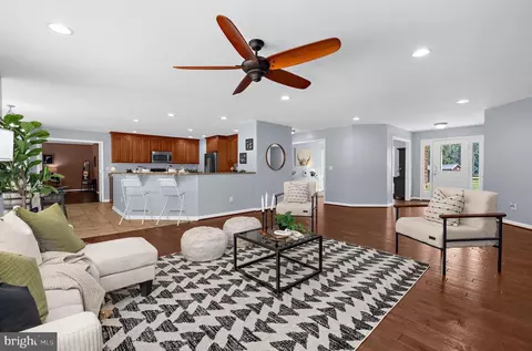Living - 610 Stans Rd, Joppa, MD 21085 photo 2 of 7