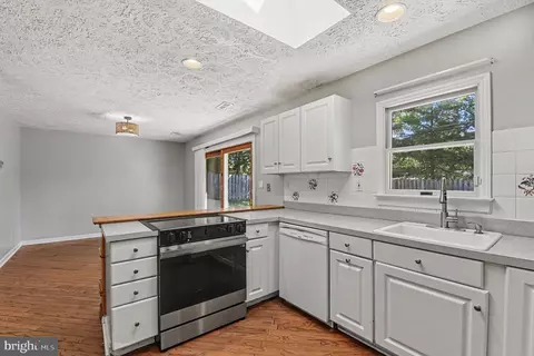Kitchen - 1017 Erwin Dr, Joppa, MD 21085 photo 2 of 2