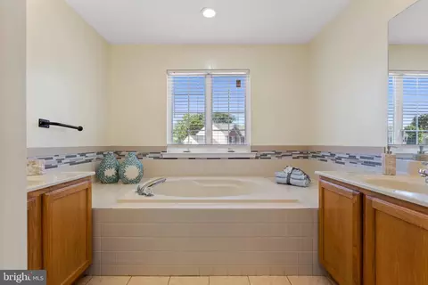 Entry Way - 2929 Ancon Ct, Edgewood, MD 21040 photo 6 of 8