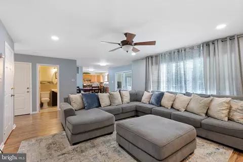 Living - 2929 Ancon Ct, Edgewood, MD 21040 photo 2 of 3
