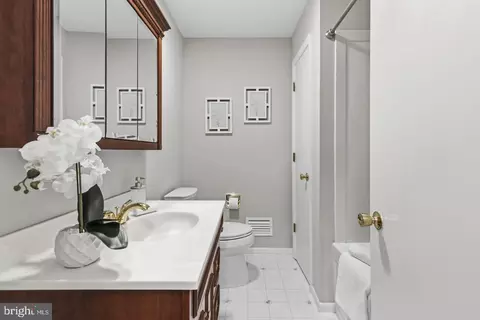 Bath - 527 Stratford Rd, Fallston, MD 21047 photo 2 of 4