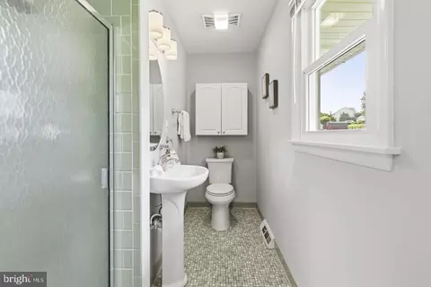 Bath - 527 Stratford Rd, Fallston, MD 21047 photo 1 of 4