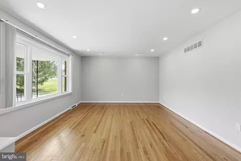 Living - 527 Stratford Rd, Fallston, MD 21047 photo 3 of 4