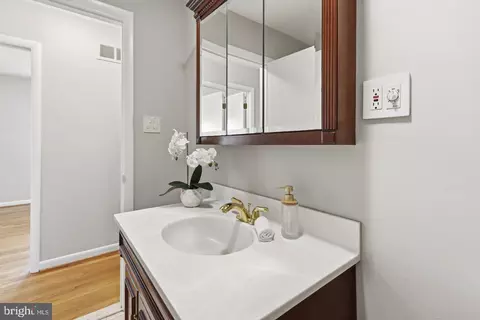 Bath - 527 Stratford Rd, Fallston, MD 21047 photo 3 of 4