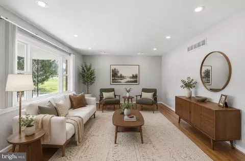 Living - 527 Stratford Rd, Fallston, MD 21047 photo 2 of 4