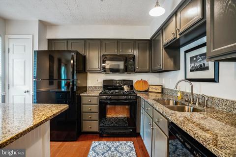 8700 Castlerock Ct, Laurel, MD 20723 photo 3