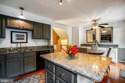 8700 Castlerock Ct, Laurel, MD 20723 photo 2