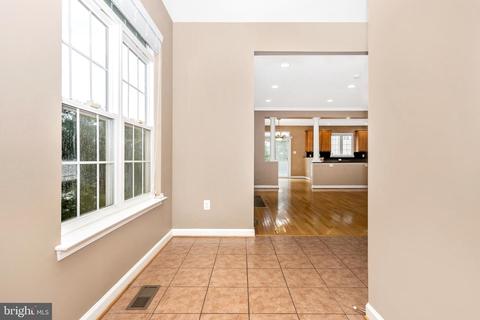 9751 Evening Bird Ln, Laurel, MD 20723 photo 4
