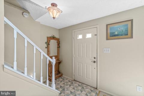 9205 Redbridge Ct, Laurel, MD 20723 photo 2