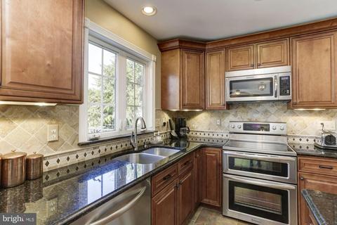 11316 Bishops Gate Ln, Laurel, MD 20723 photo 9