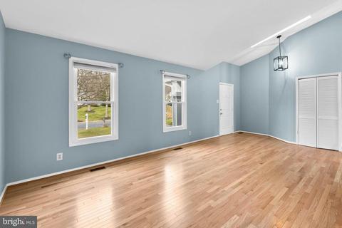 8743 Susini Dr, Laurel, MD 20723 photo 2