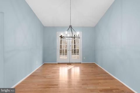 8743 Susini Dr, Laurel, MD 20723 photo 4