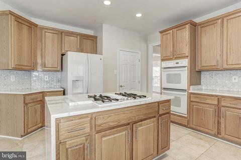 11301 Bishops Gate Ln, Laurel, MD 20723 photo 9