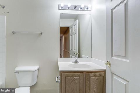 11301 Bishops Gate Ln, Laurel, MD 20723 photo 40