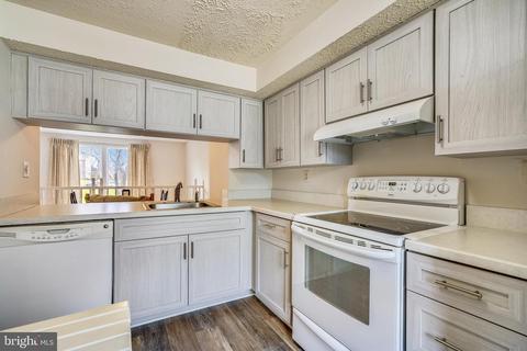 9238 Redbridge Ct, Laurel, MD 20723 photo 4