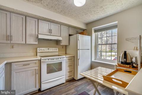 9238 Redbridge Ct, Laurel, MD 20723 photo 3