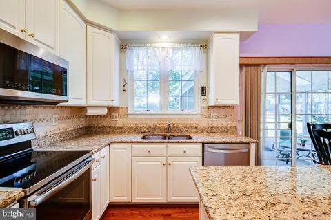 8701 Hidden Pool Ct, Laurel, MD 20723 photo 12