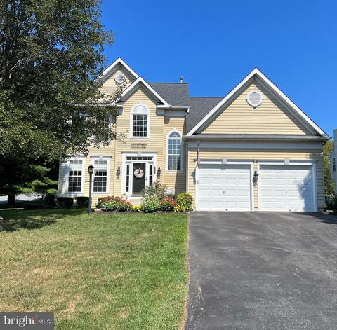 8701 Hidden Pool Ct, Laurel, MD 20723 photo 2