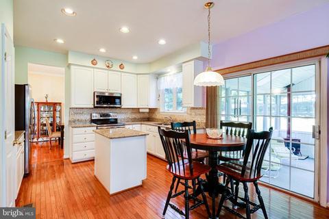 8701 Hidden Pool Ct, Laurel, MD 20723 photo 14