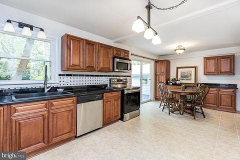 7522 Cherry Tree Dr, Fulton, MD 20759 photo 2