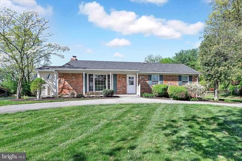 4940 10 Oaks Rd, Dayton, MD 21036