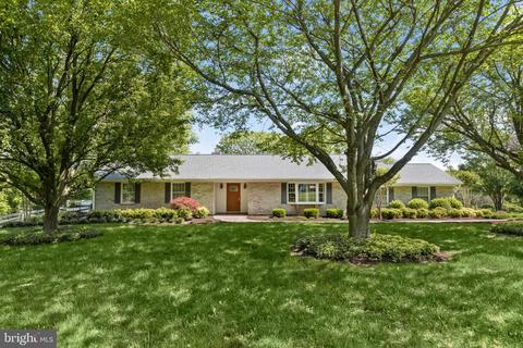 5678 Chamblis Dr, Clarksville, MD 21029