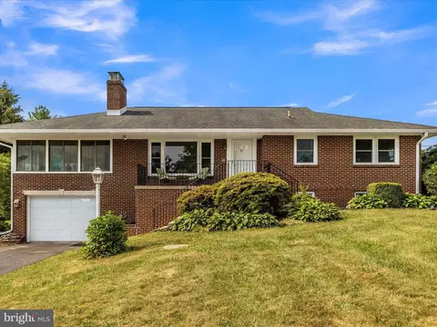 643 Lakeview Dr, Mount Airy, MD 21771